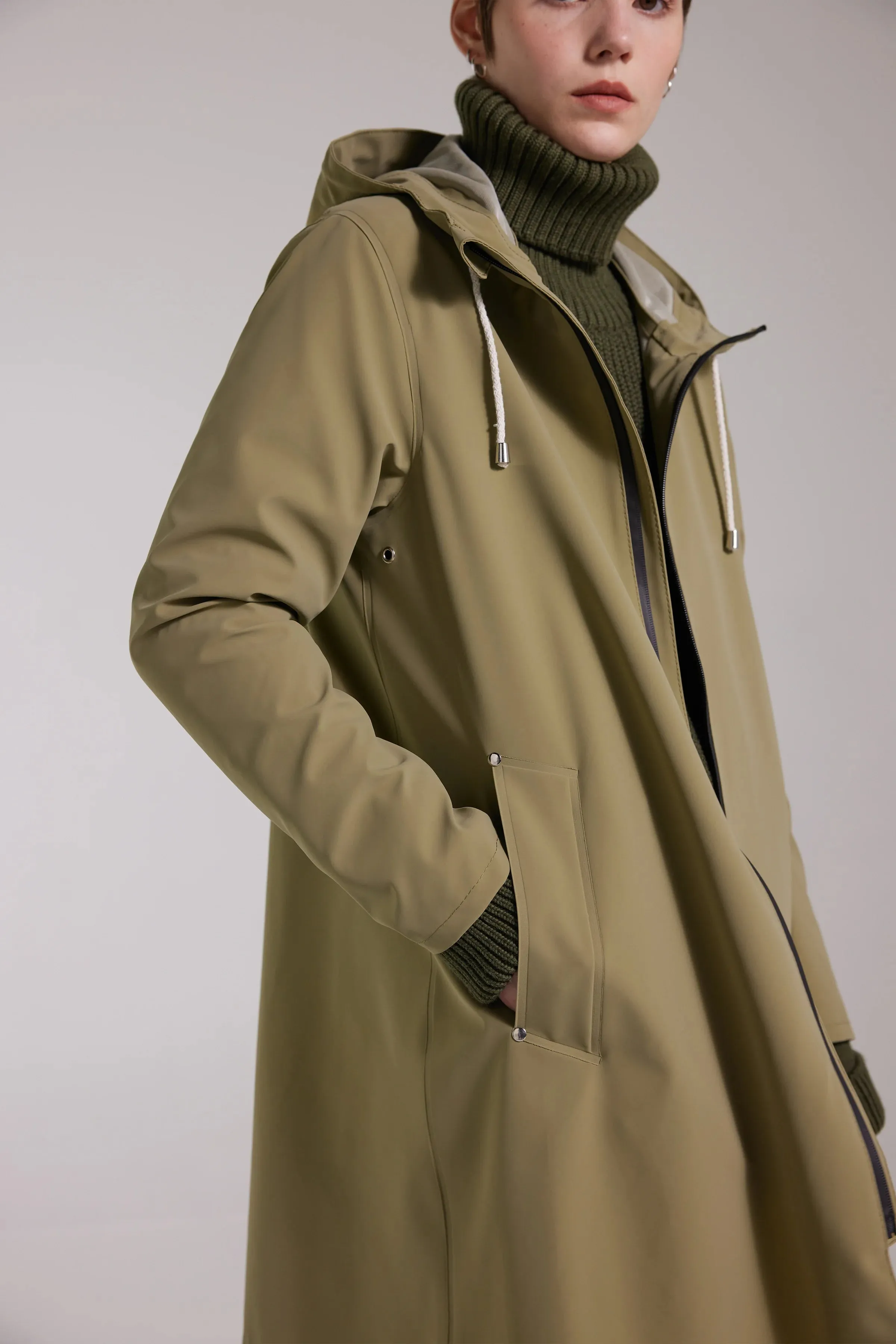 Mosebacke Lightweight Matte Raincoat - Aloe