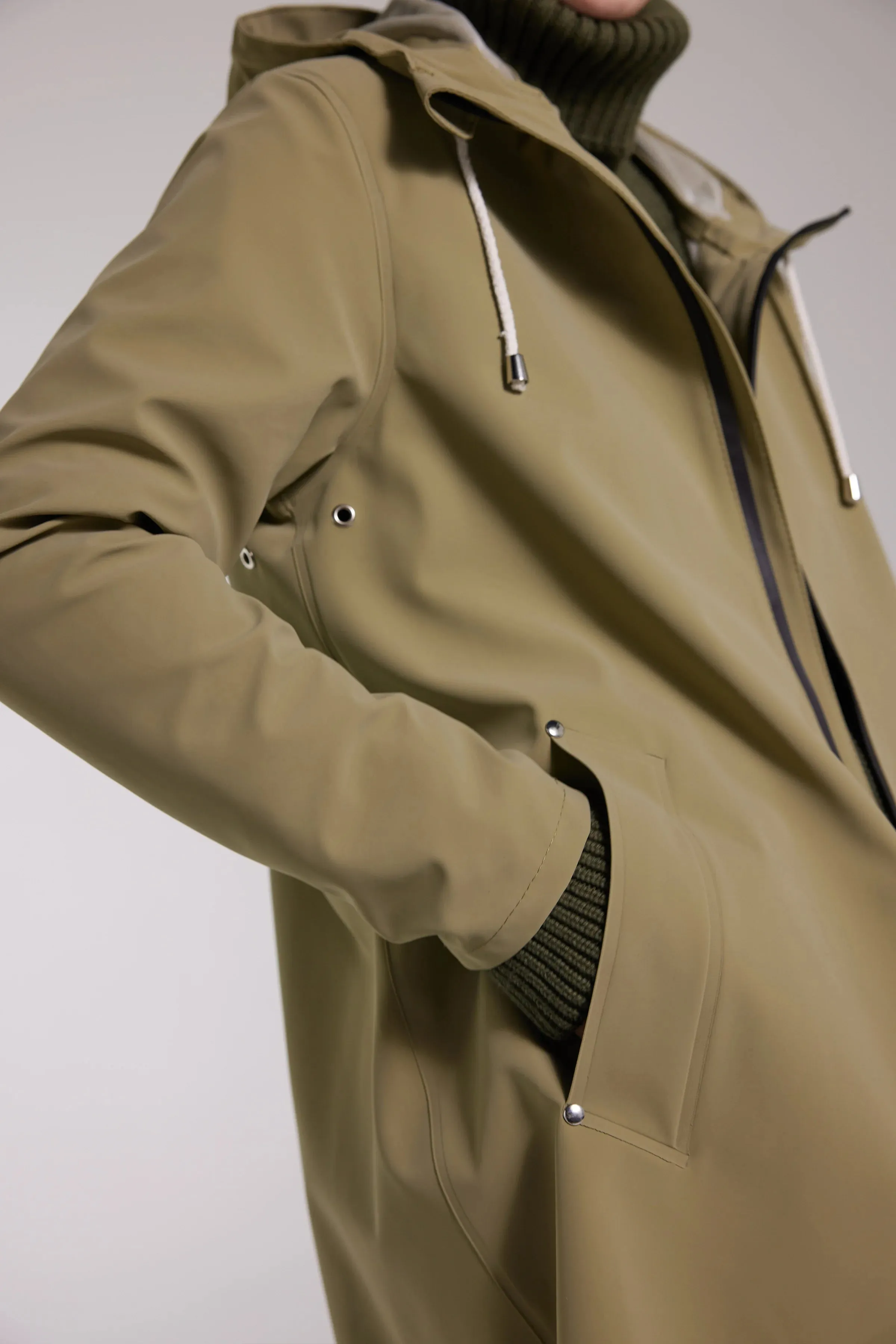 Mosebacke Lightweight Matte Raincoat - Aloe